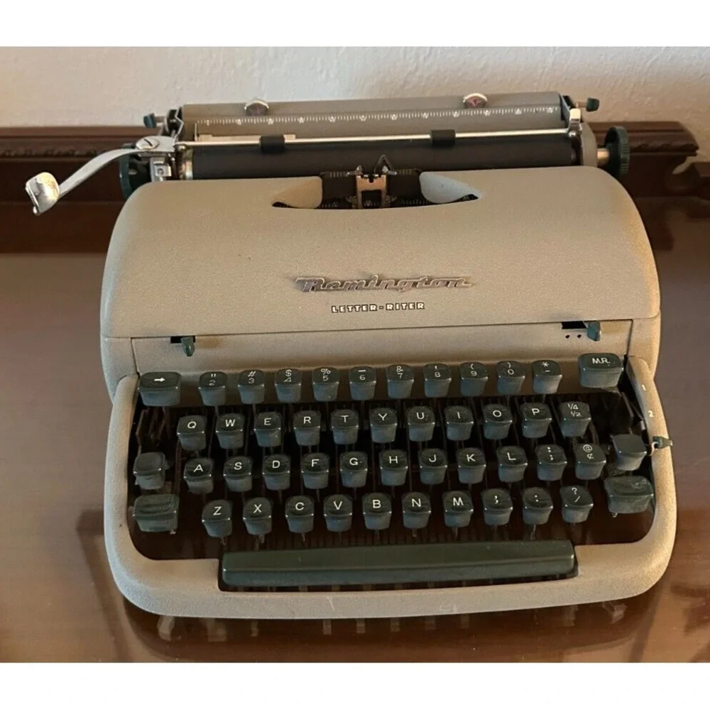 Vintage Remington Quiet Riter‎ Typewriter With Miracle Tab Green Case UNTESTED